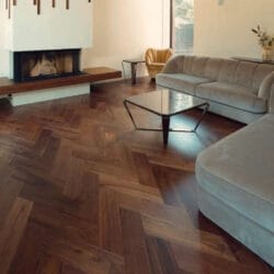 Инженерная доска HM Flooring Орех Американский Селект Diamond (итальянская ёлка) — изображение 2